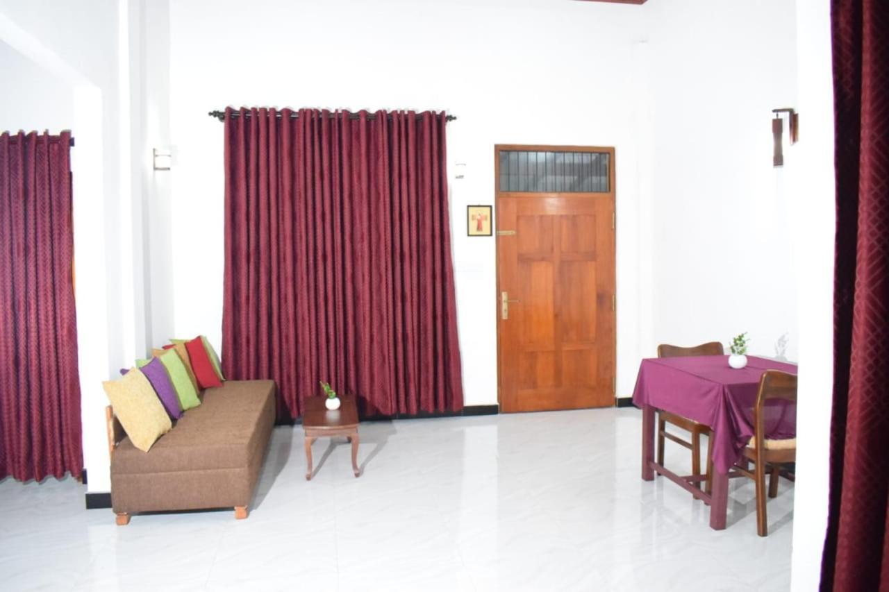 The Alexis'S Guest House Negombo Esterno foto