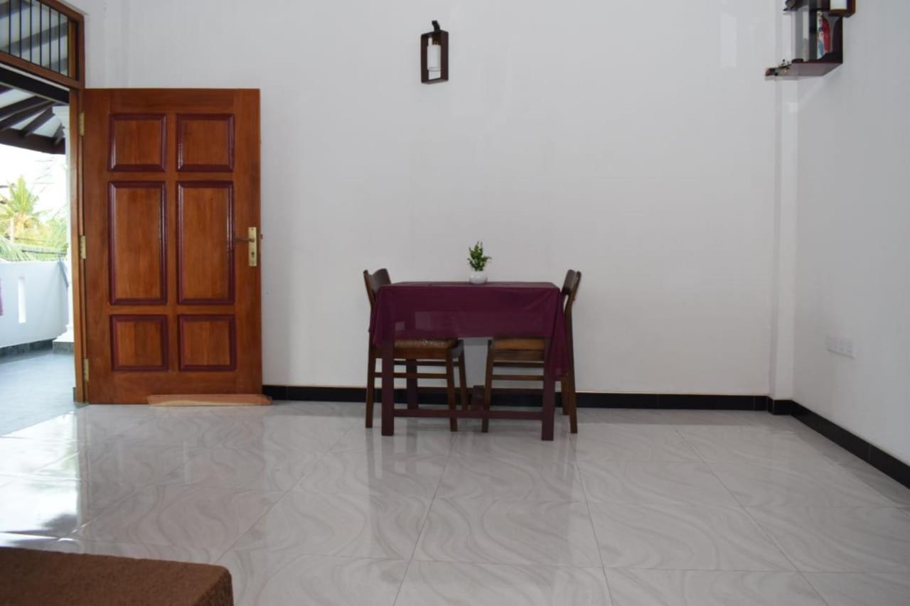 The Alexis'S Guest House Negombo Esterno foto