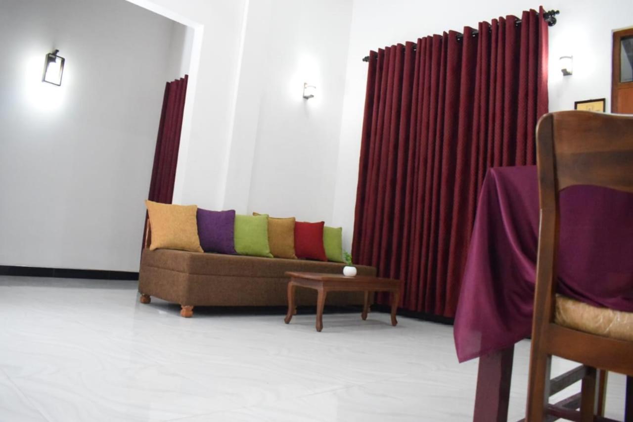 The Alexis'S Guest House Negombo Esterno foto