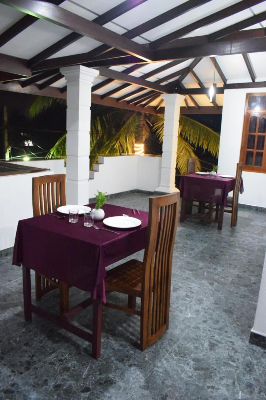 The Alexis'S Guest House Negombo Esterno foto