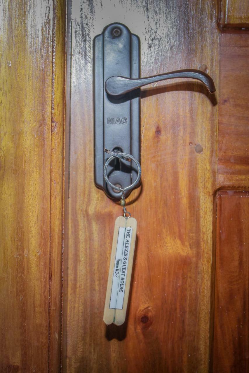 The Alexis'S Guest House Negombo Esterno foto